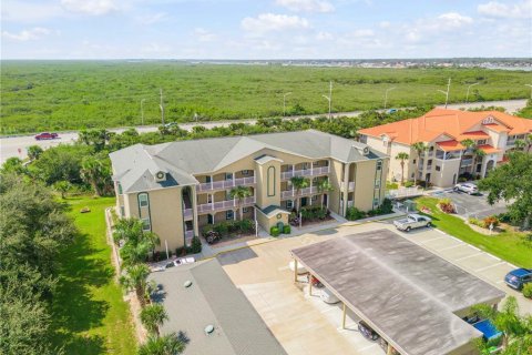 Condo in New Smyrna Beach, Florida, 3 bedrooms № 2234610 - photo 4