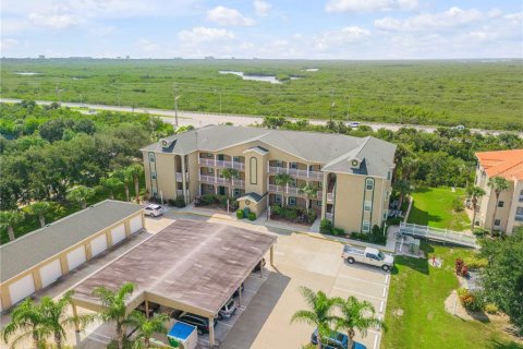 Condo in New Smyrna Beach, Florida, 3 bedrooms № 2234610 - photo 10