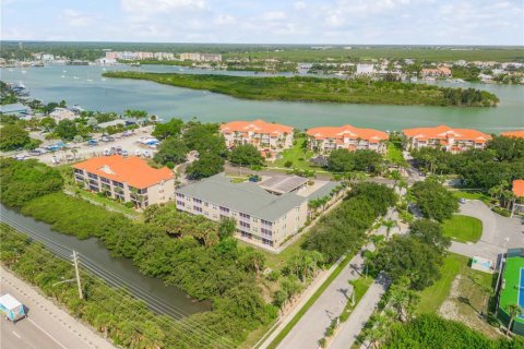 Condo in New Smyrna Beach, Florida, 3 bedrooms № 2234610 - photo 7