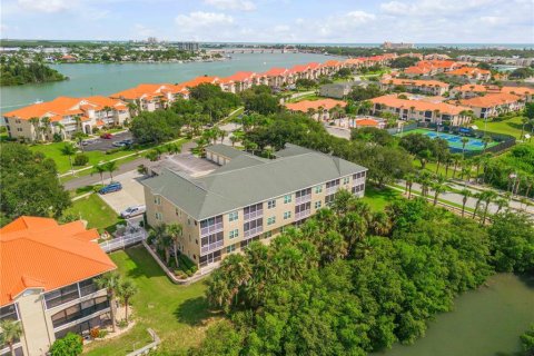Condo in New Smyrna Beach, Florida, 3 bedrooms № 2234610 - photo 6