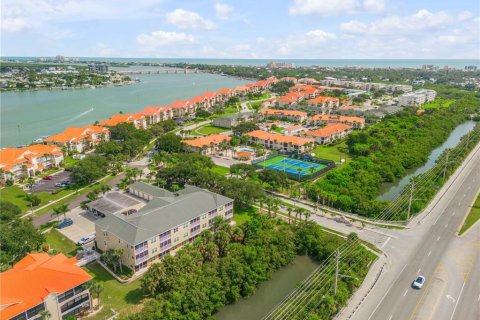 Condo in New Smyrna Beach, Florida, 3 bedrooms № 2234610 - photo 3