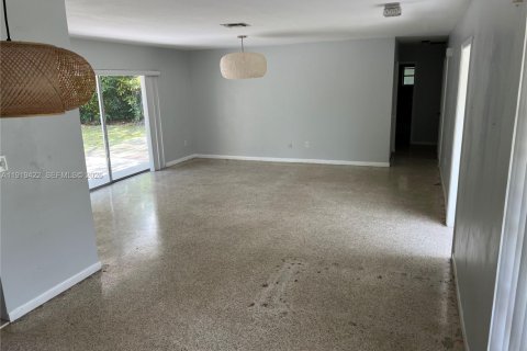 Villa ou maison à louer à Palmetto Bay, Floride: 3 chambres, 131.46 m2 № 1974431 - photo 4