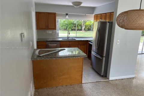 Villa ou maison à louer à Palmetto Bay, Floride: 3 chambres, 131.46 m2 № 1974431 - photo 6