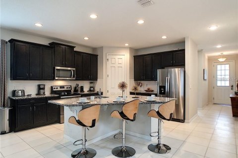 Casa en alquiler en Kissimmee, Florida, 7 dormitorios, 315.96 m2 № 1913561 - foto 3