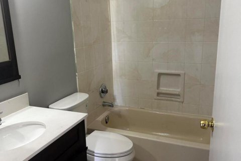 House in Port St. Lucie, Florida 3 bedrooms, 123.65 sq.m. № 2249695 - photo 12