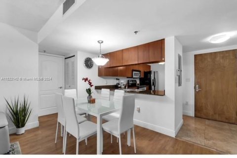 Condo in Miami, Florida, 2 bedrooms № 2060119 - photo 5