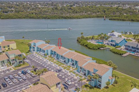 Condo in Indian Rocks Beach, Florida, 2 bedrooms  № 1837594 - photo 26