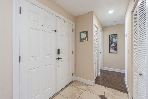 Condo in Indian Rocks Beach, Florida, 2 bedrooms  № 1837594 - photo 23