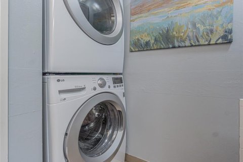 Condo in Indian Rocks Beach, Florida, 2 bedrooms  № 1837594 - photo 24