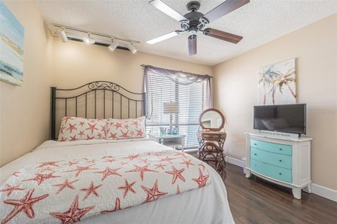 Condo in Indian Rocks Beach, Florida, 2 bedrooms  № 1837594 - photo 14