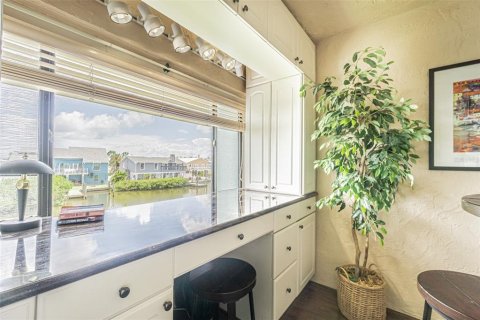 Condo in Indian Rocks Beach, Florida, 2 bedrooms  № 1837594 - photo 19