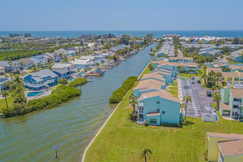 Condo in Indian Rocks Beach, Florida, 2 bedrooms  № 1837594 - photo 29