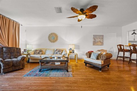 Condo in Sarasota, Florida, 2 bedrooms № 2209051 - photo 19
