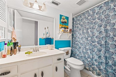 Condo in Sarasota, Florida, 2 bedrooms № 2209051 - photo 25