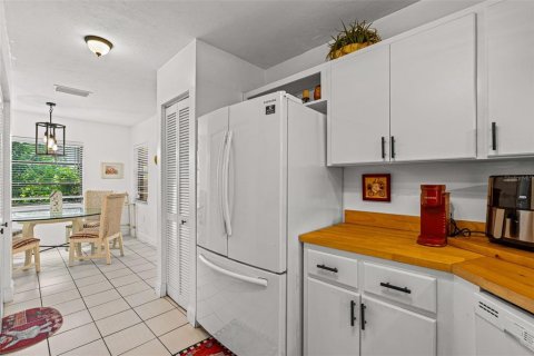 Condo in Sarasota, Florida, 2 bedrooms № 2209051 - photo 15