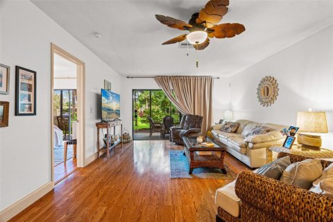 Condo in Sarasota, Florida, 2 bedrooms № 2209051 - photo 11