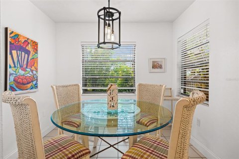 Condo in Sarasota, Florida, 2 bedrooms № 2209051 - photo 16