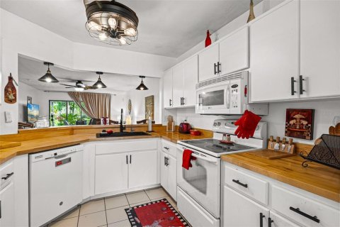 Condo in Sarasota, Florida, 2 bedrooms № 2209051 - photo 17