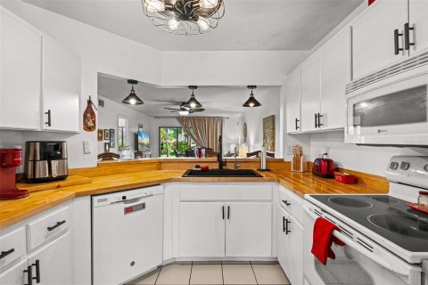 Condo in Sarasota, Florida, 2 bedrooms № 2209051 - photo 14