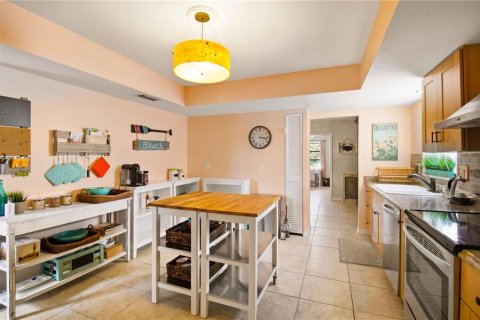 House in Sarasota, Florida 2 bedrooms, 135.27 sq.m. № 2213259 - photo 3