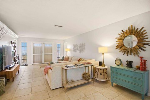 House in Sarasota, Florida 2 bedrooms, 135.27 sq.m. № 2213259 - photo 10