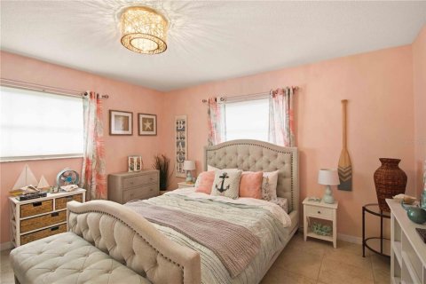 House in Sarasota, Florida 2 bedrooms, 135.27 sq.m. № 2213259 - photo 17