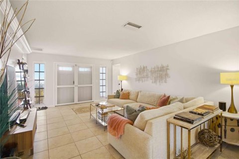 House in Sarasota, Florida 2 bedrooms, 135.27 sq.m. № 2213259 - photo 8