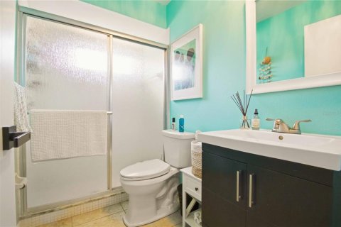 House in Sarasota, Florida 2 bedrooms, 135.27 sq.m. № 2213259 - photo 18