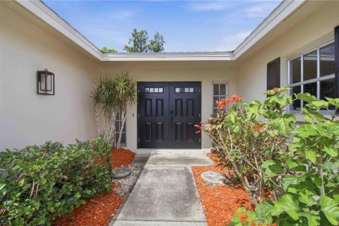 House in Sarasota, Florida 2 bedrooms, 135.27 sq.m. № 2213259 - photo 7