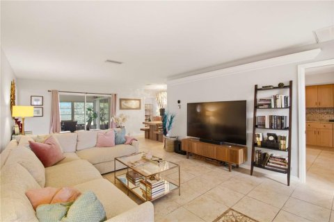 House in Sarasota, Florida 2 bedrooms, 135.27 sq.m. № 2213259 - photo 9