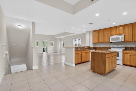 Townhouse in Pompano Beach, Florida 2 bedrooms, 184.69 sq.m. № 2026770 - photo 11