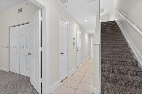 Townhouse in Pompano Beach, Florida 2 bedrooms, 184.69 sq.m. № 2026770 - photo 4