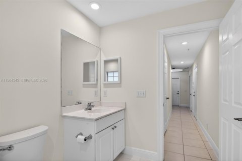 Townhouse in Pompano Beach, Florida 2 bedrooms, 184.69 sq.m. № 2026770 - photo 9