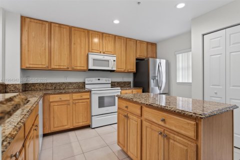 Townhouse in Pompano Beach, Florida 2 bedrooms, 184.69 sq.m. № 2026770 - photo 13