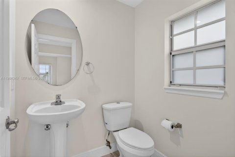 Townhouse in Pompano Beach, Florida 2 bedrooms, 184.69 sq.m. № 2026770 - photo 21