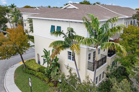 Townhouse in Pompano Beach, Florida 2 bedrooms, 184.69 sq.m. № 2026770 - photo 3