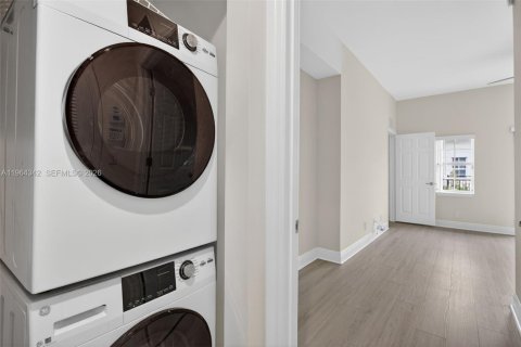 Townhouse in Pompano Beach, Florida 2 bedrooms, 184.69 sq.m. № 2026770 - photo 30