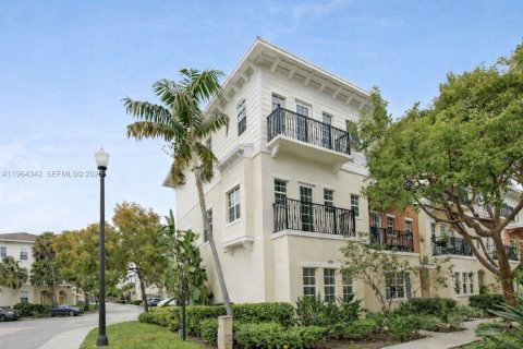 Townhouse in Pompano Beach, Florida 2 bedrooms, 184.69 sq.m. № 2026770 - photo 2