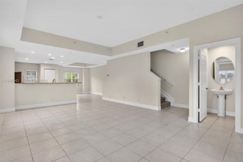 Townhouse in Pompano Beach, Florida 2 bedrooms, 184.69 sq.m. № 2026770 - photo 19