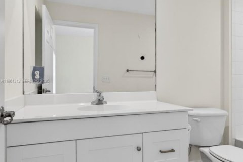 Townhouse in Pompano Beach, Florida 2 bedrooms, 184.69 sq.m. № 2026770 - photo 29