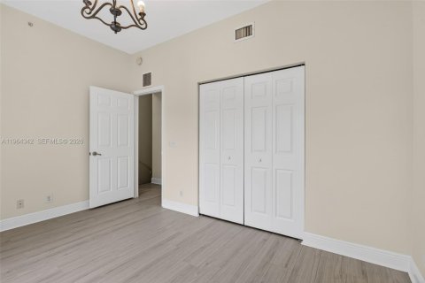 Townhouse in Pompano Beach, Florida 2 bedrooms, 184.69 sq.m. № 2026770 - photo 25