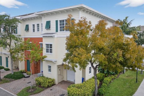 Townhouse in Pompano Beach, Florida 2 bedrooms, 184.69 sq.m. № 2026770