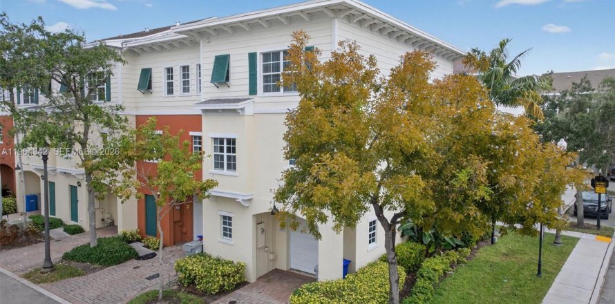 Townhouse in Pompano Beach, Florida 2 bedrooms, 184.69 sq.m. № 2026770
