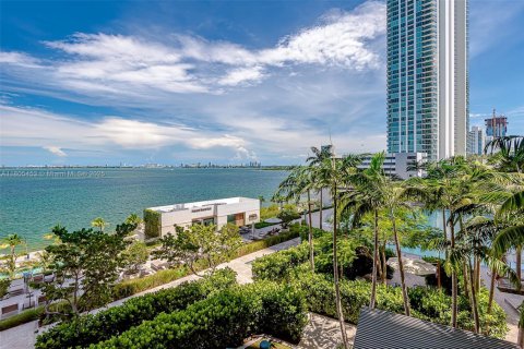 Condo in Miami, Florida, 2 bedrooms  № 1888796 - photo 28