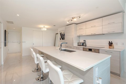 Condo in Miami, Florida, 2 bedrooms  № 1888796 - photo 8