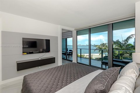 Condo in Miami, Florida, 2 bedrooms  № 1888796 - photo 16