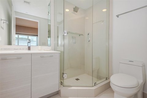 Condo in Miami, Florida, 2 bedrooms  № 1888796 - photo 24
