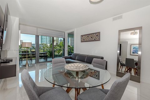 Condo in Miami, Florida, 2 bedrooms  № 1888796 - photo 3