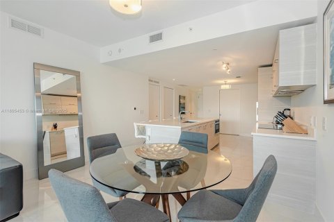 Condo in Miami, Florida, 2 bedrooms  № 1888796 - photo 7