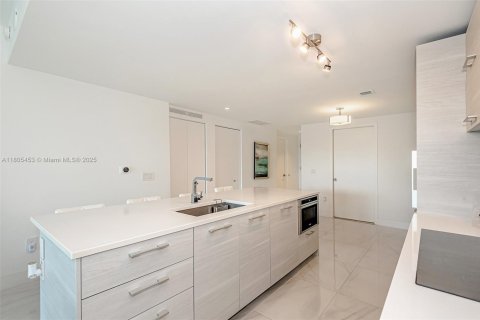 Condo in Miami, Florida, 2 bedrooms  № 1888796 - photo 9